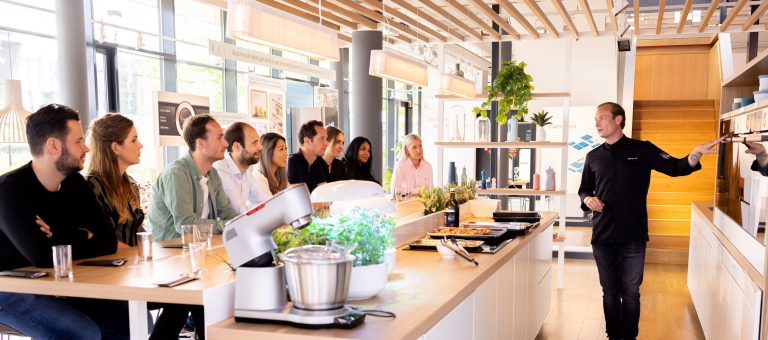 Kookdemonstratie van Bosch in inspiratiehuis showroom