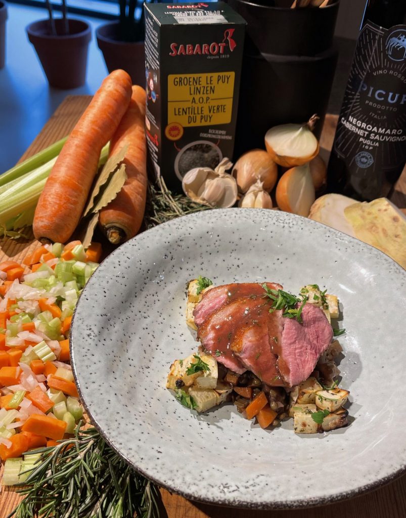 Inspiratiehuis - recept - Gebraden eend met Puy linzen en geroosterde knolselderij